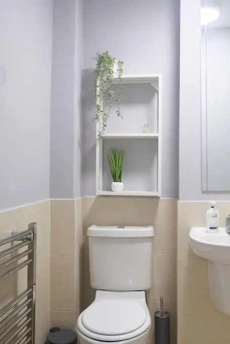 Cosy And Chic, Quiet Apartment In Leith Edinburgh